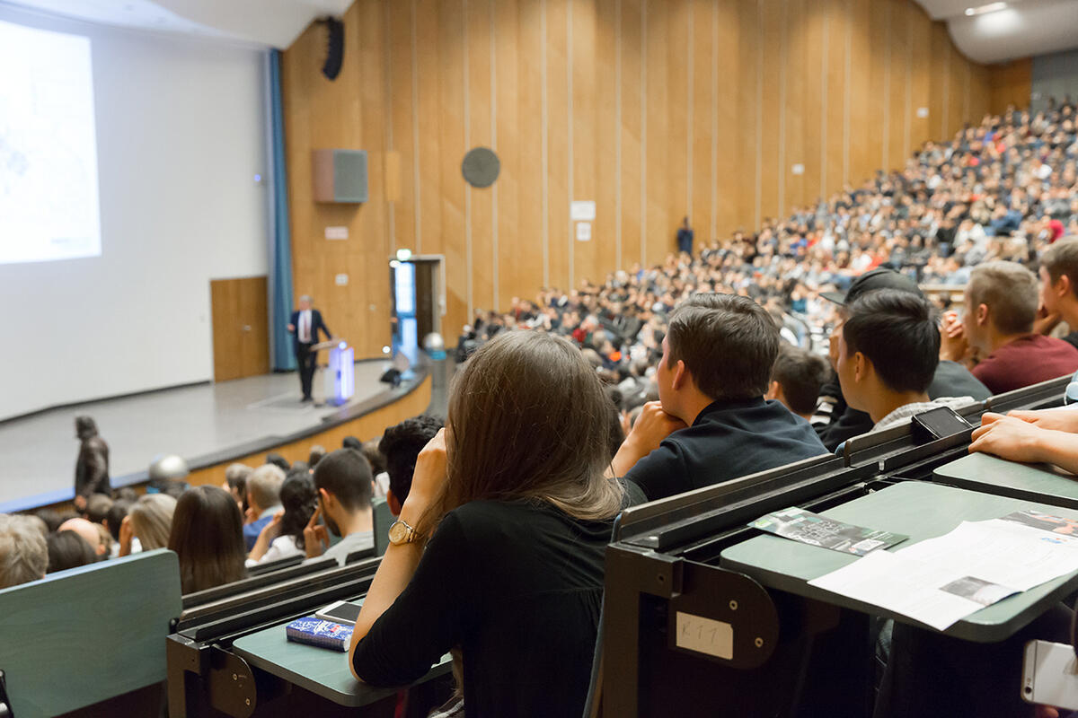 Studierende im Hörsaal